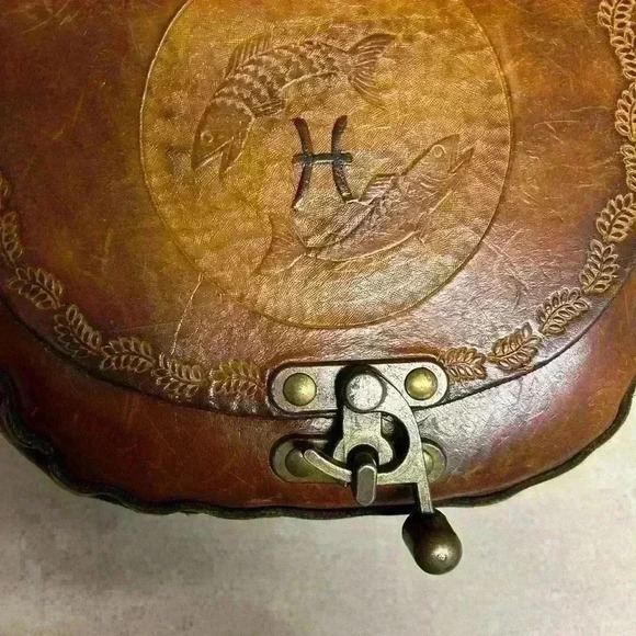 Western Leather latch closure purse with design - Picture 3 of 8